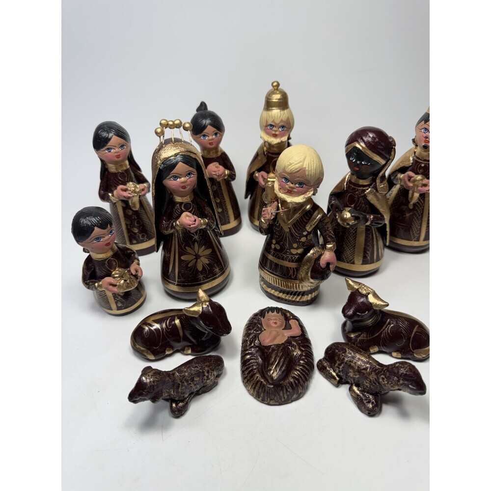 Hand Painted Talevera Mexican Pottery Nativity 13 Pieces Ox Blood & Gold